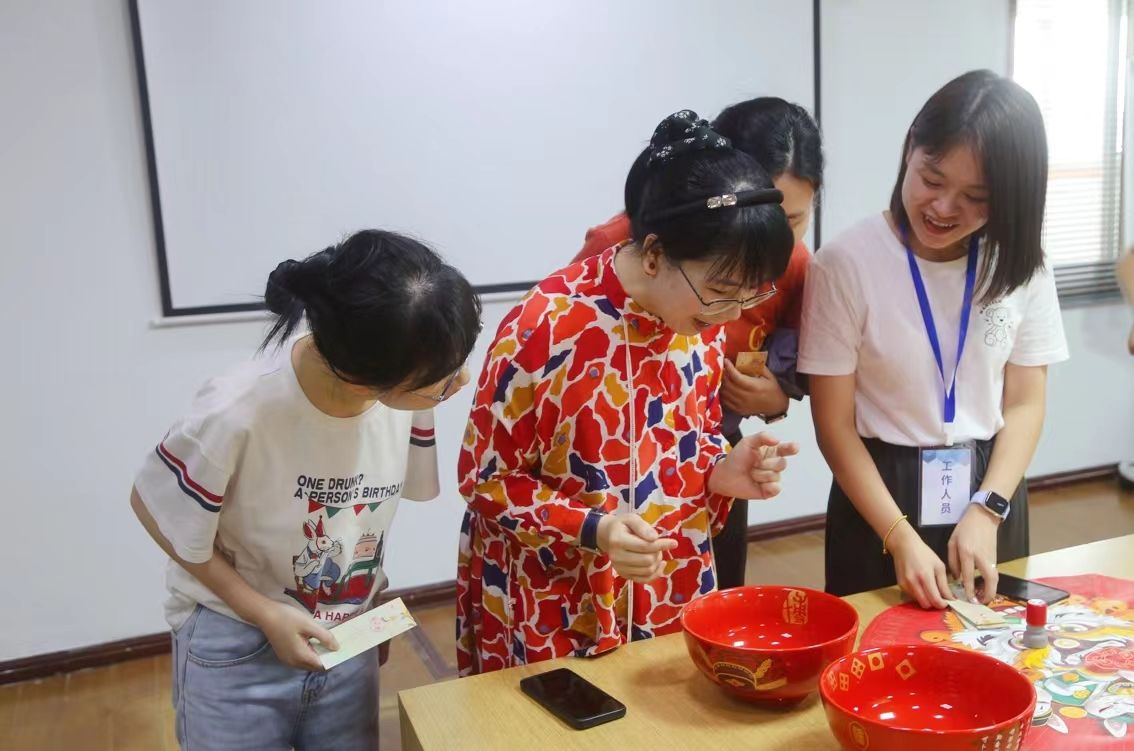 皓月攬中秋 良辰與君游 | 國(guó)貿(mào)舉辦中秋博餅游園會(huì)