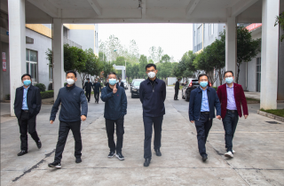 澧縣縣委副書(shū)記、縣長(zhǎng)王啟武深入湖南萌恒調(diào)研