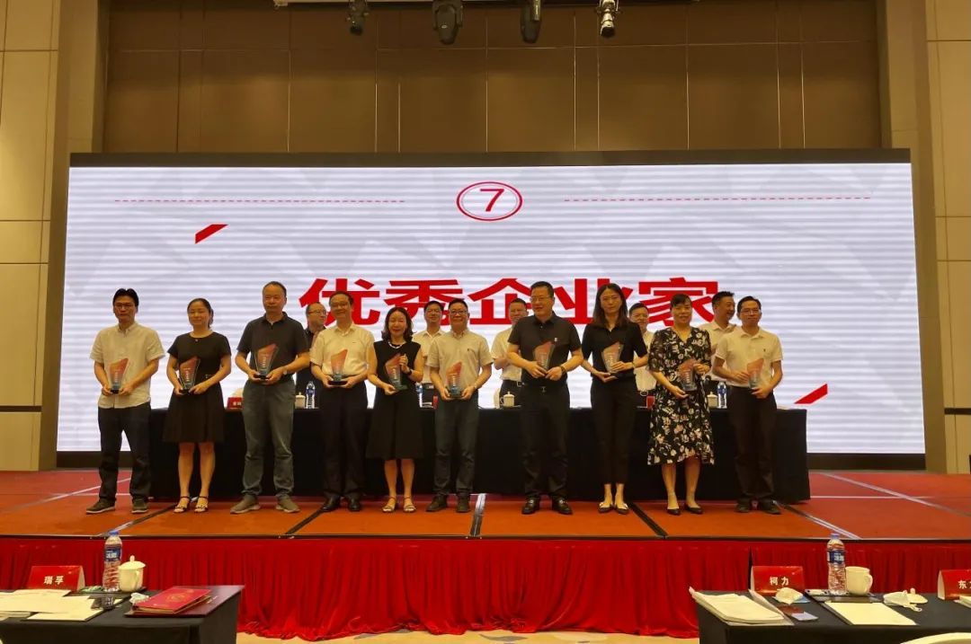 花邊&線帶總經(jīng)理徐敏榮獲“優(yōu)秀企業(yè)家”稱號(hào)